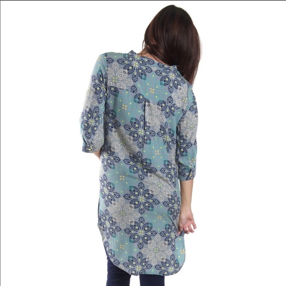 ❗️Final Price❗️Split Hem Flowy Tunic Blouse NWT - Picture 3 of 3